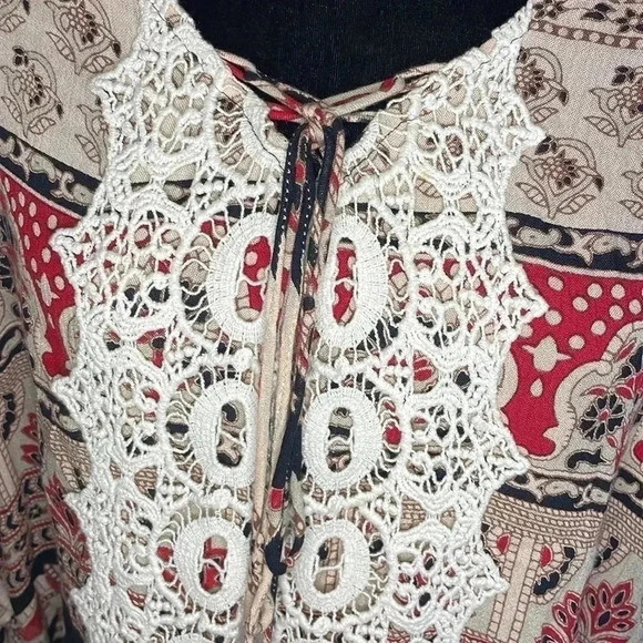 Alya Women’s Large Blouse - Picture 6 of 10